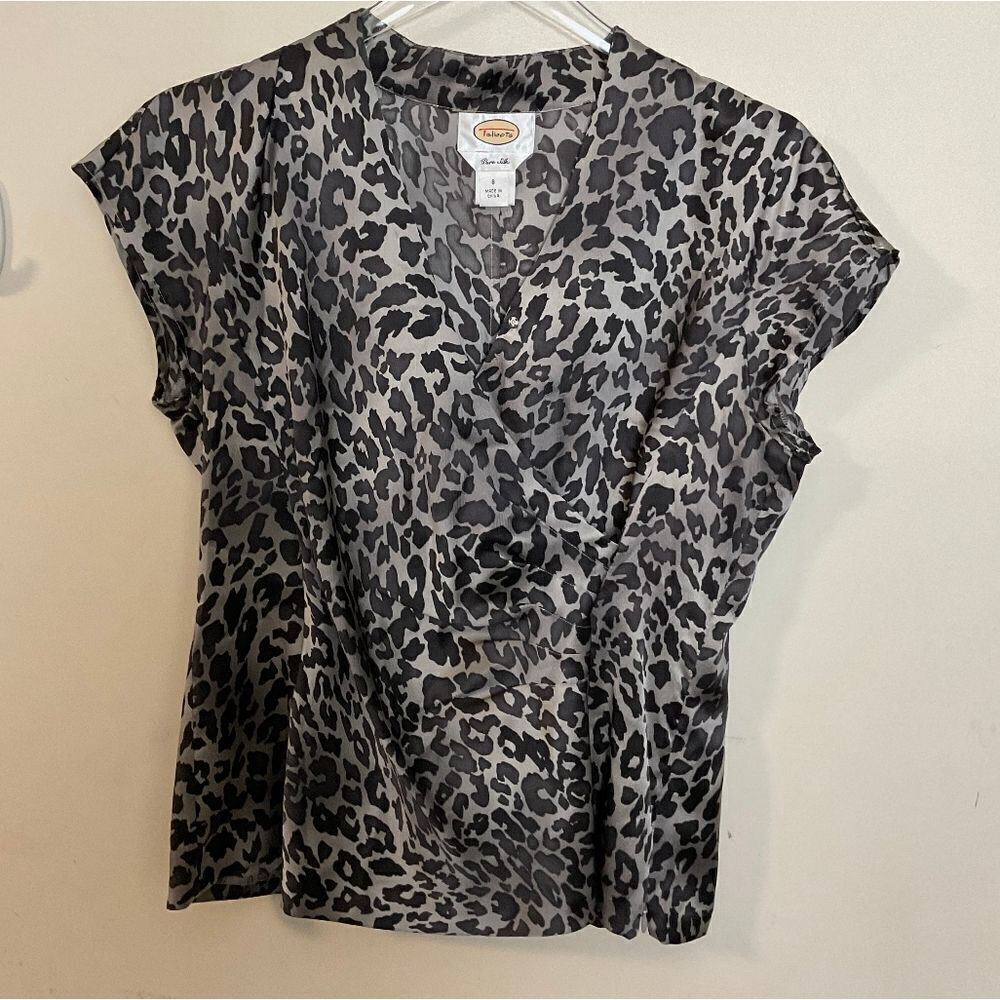 Talbots Womans Blouse Size 8 Silk Black Gray Animal Print Surplice V-Neck Blouse